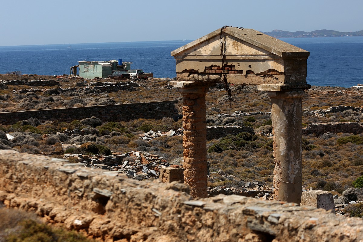 ΜΑΚΡΟΝΗΣΟΣ και ΜΕΤΑΛΛΕΥΤΙΚΟ ΛΑΥΡΙΟ