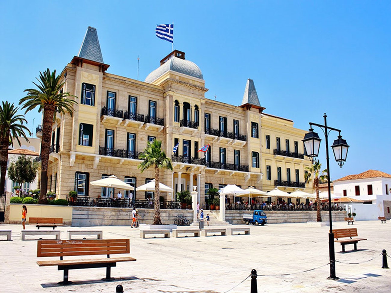 Το νησί των αρωμάτων, της Μπουμπουλίνας και της ναυτικής αρχοντιάς