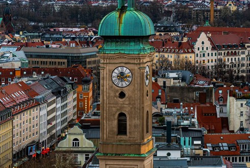ΧΡΙΣΤΟΥΓΕΝΝΙΑΤΙΚΕΣ ΑΓΟΡΕΣ  ΣΤΗΝ ΑΘΗΝΑ ΤΟΥ ΙΖΑΡ