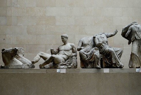 ΧΡΙΣΤΟΥΓΕΝΝΙΑΤΙΚΕΣ ΑΓΟΡΕΣ  ΣΤΗΝ ΑΘΗΝΑ ΤΟΥ ΙΖΑΡ