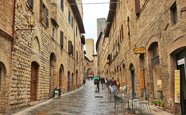 ΑΝΟΙΞΙΑΤΙΚΗ ΤΟΣΚΑΝΗ -ΣΤΗΝ ΓΗ ΤΩΝ ΕΤΡΟΥΣΚΩΝ