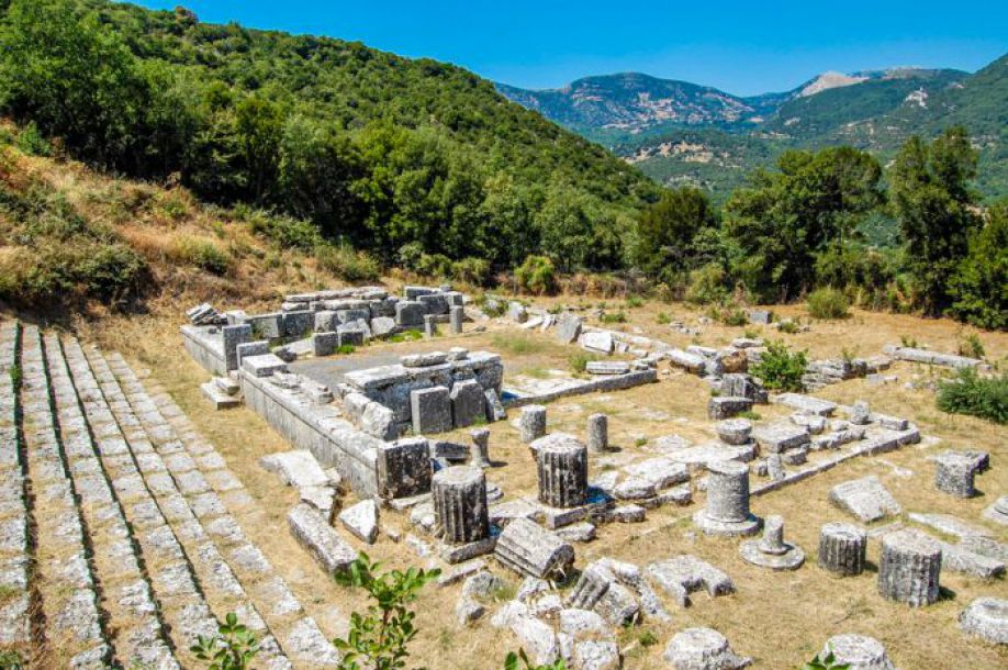 ΜΕ ΤΟΝ ΠΑΥΣΑΝΙΑ ΣΤΑ ΑΡΚΑΔΙΚΑ ΙΕΡΑ: ΛΥΚΟΣΟΥΡΑ ΚΑΙ ΝΑΟΣ ΕΠΙΚΟΥΡΙΟΥ ΑΠΟΛΛΩΝΑ