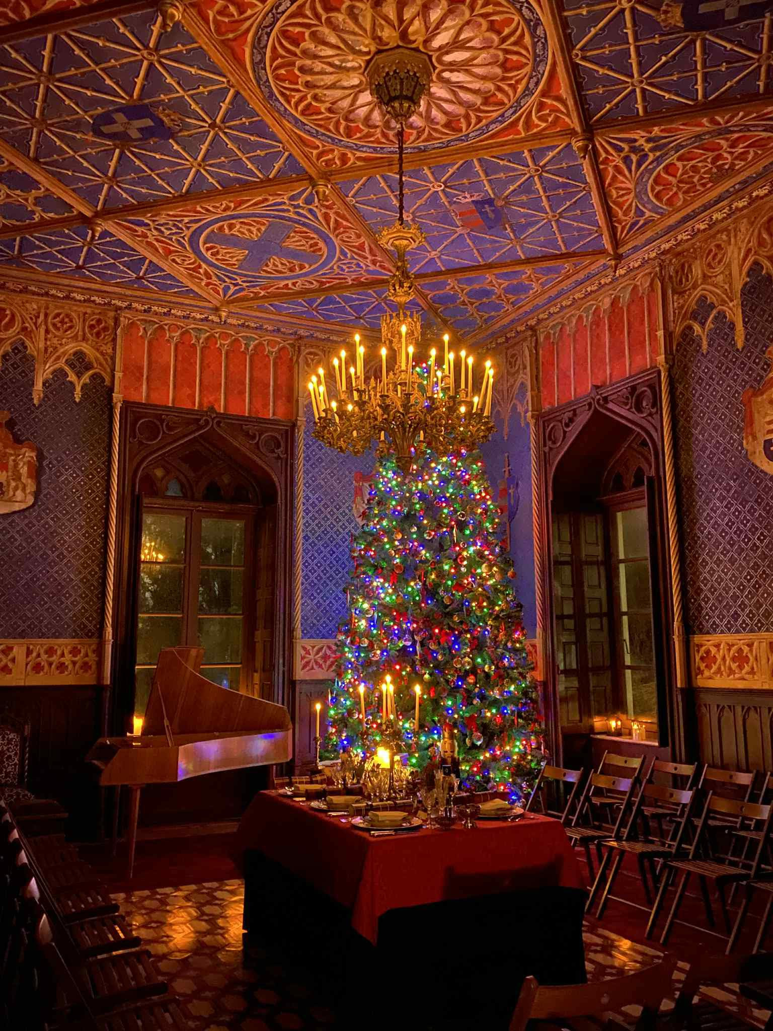 Μemnon Christmas Privé “Νύχτα των Κεριών" στον Πύργο Βασιλίσσης!