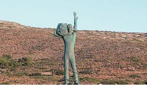 ΜΑΚΡΟΝΗΣΟΣ και ΜΕΤΑΛΛΕΥΤΙΚΟ ΛΑΥΡΙΟ