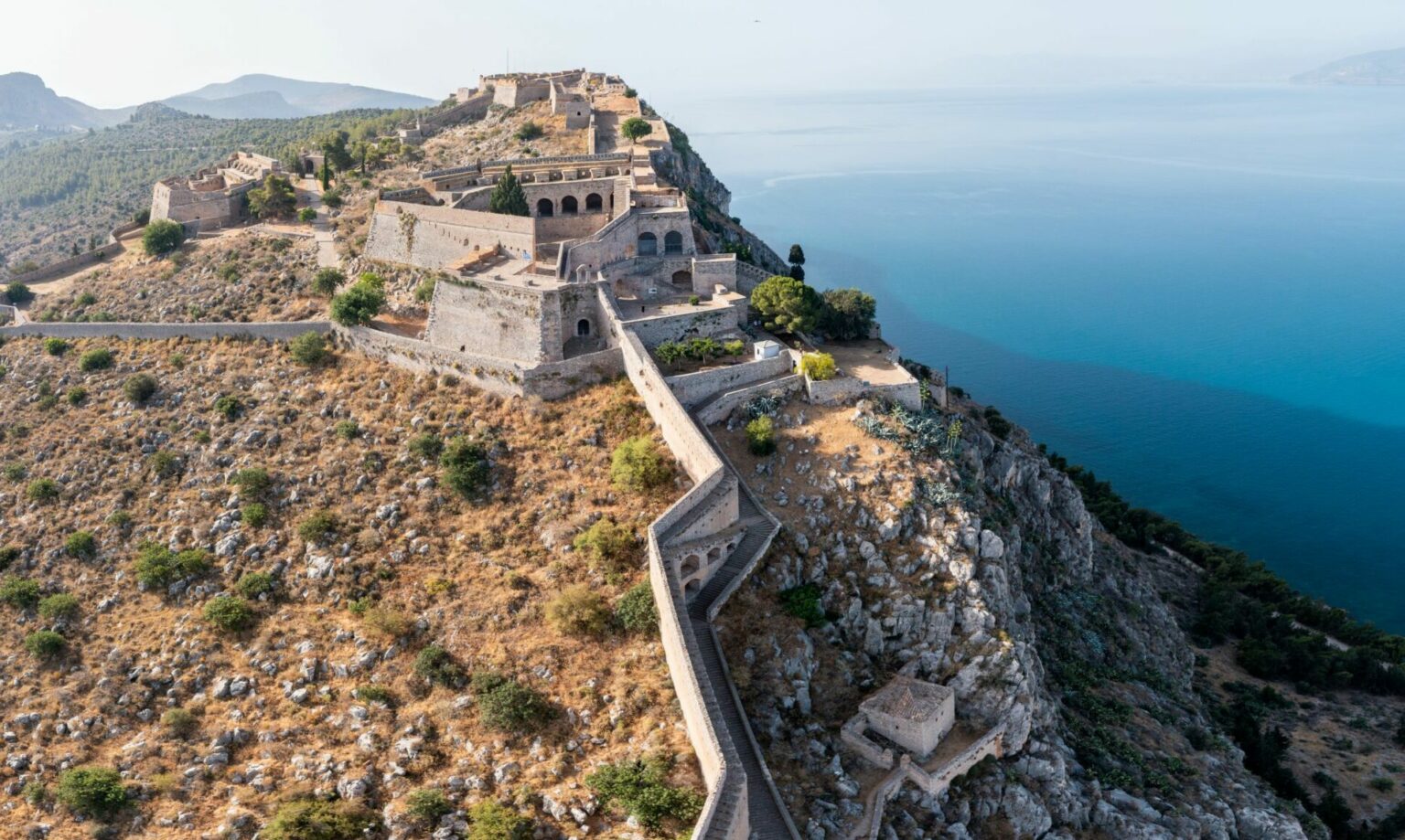 ΕΝΕΤΙΚΟ ΚΑΙ ΚΑΠΟΔΙΣΤΡΙΑΚΟ ΝΑΥΠΛΙΟ