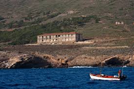 ΜΑΚΡΟΝΗΣΟΣ και ΜΕΤΑΛΛΕΥΤΙΚΟ ΛΑΥΡΙΟ