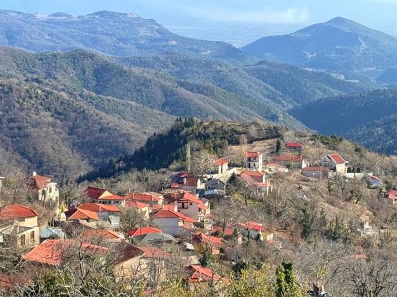 ΣΤΑ ΣΤΑΥΡΟΔΡΟΜΙΑ ΤΗΣ ΡΟΥΜΕΛΗΣ