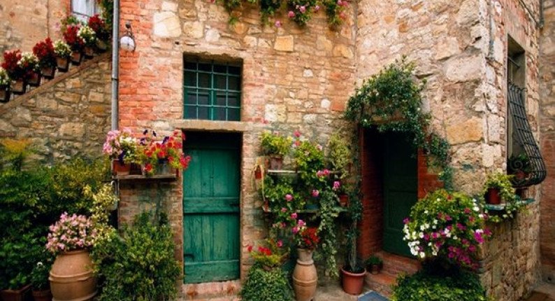 ΑΝΟΙΞΙΑΤΙΚΗ ΤΟΣΚΑΝΗ -ΣΤΗΝ ΓΗ ΤΩΝ ΕΤΡΟΥΣΚΩΝ