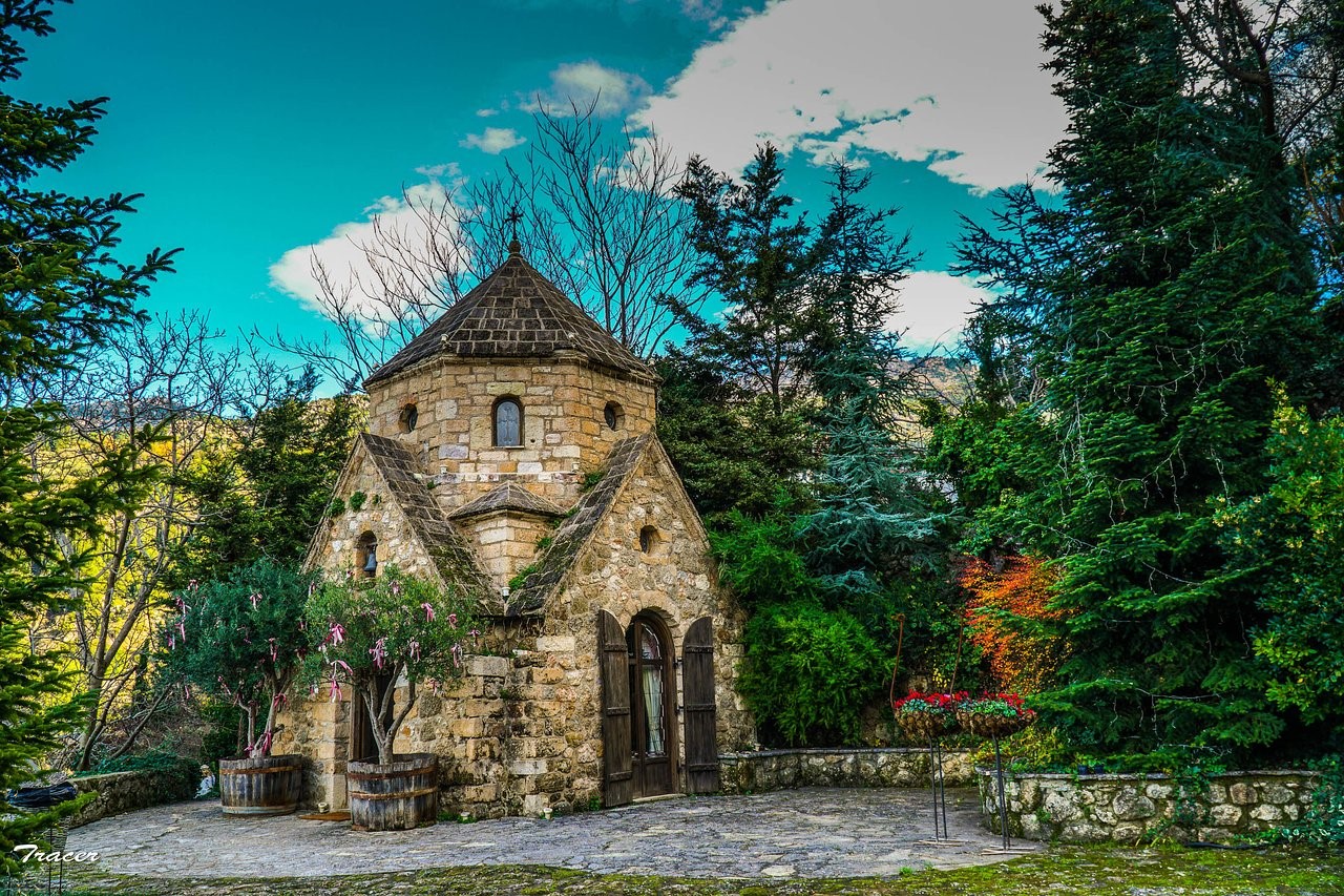 ΜΑΙΟΣ ΣΤΗΝ ΑΙΓΕΙΡΑ ΚΑΙ ΤΟ AREA SYNEST