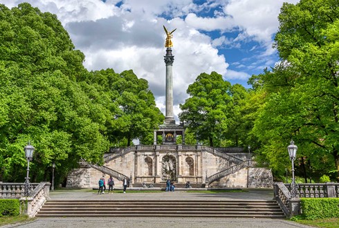 ΧΡΙΣΤΟΥΓΕΝΝΙΑΤΙΚΕΣ ΑΓΟΡΕΣ  ΣΤΗΝ ΑΘΗΝΑ ΤΟΥ ΙΖΑΡ